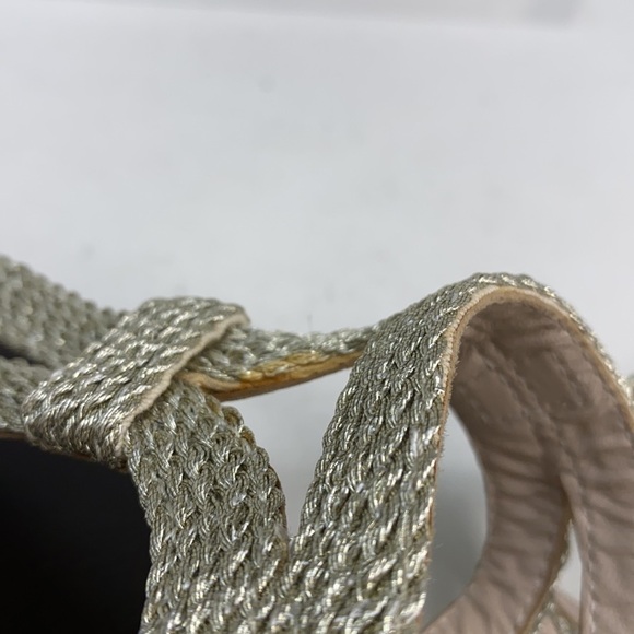 LK Bennett Sz 9 Open Toe T-Strap Gold Flat Sandals - Picture 15 of 15